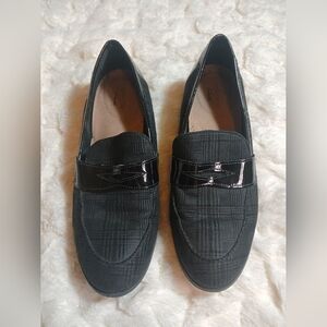 Clarks Womens Trish Rose Black On Black Plaid Synthetic Loafer Shoes Size 9 M